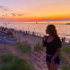 Meet your Posher, Halley